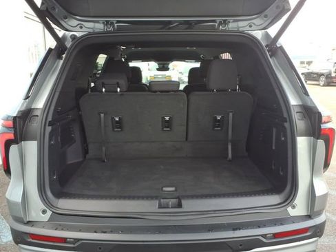 Used 2026 Chevrolet Traverse LT w/ Driver Confidence Package image 18