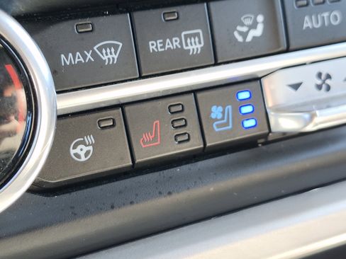 Used 2023 Ford Expedition Limited image 32