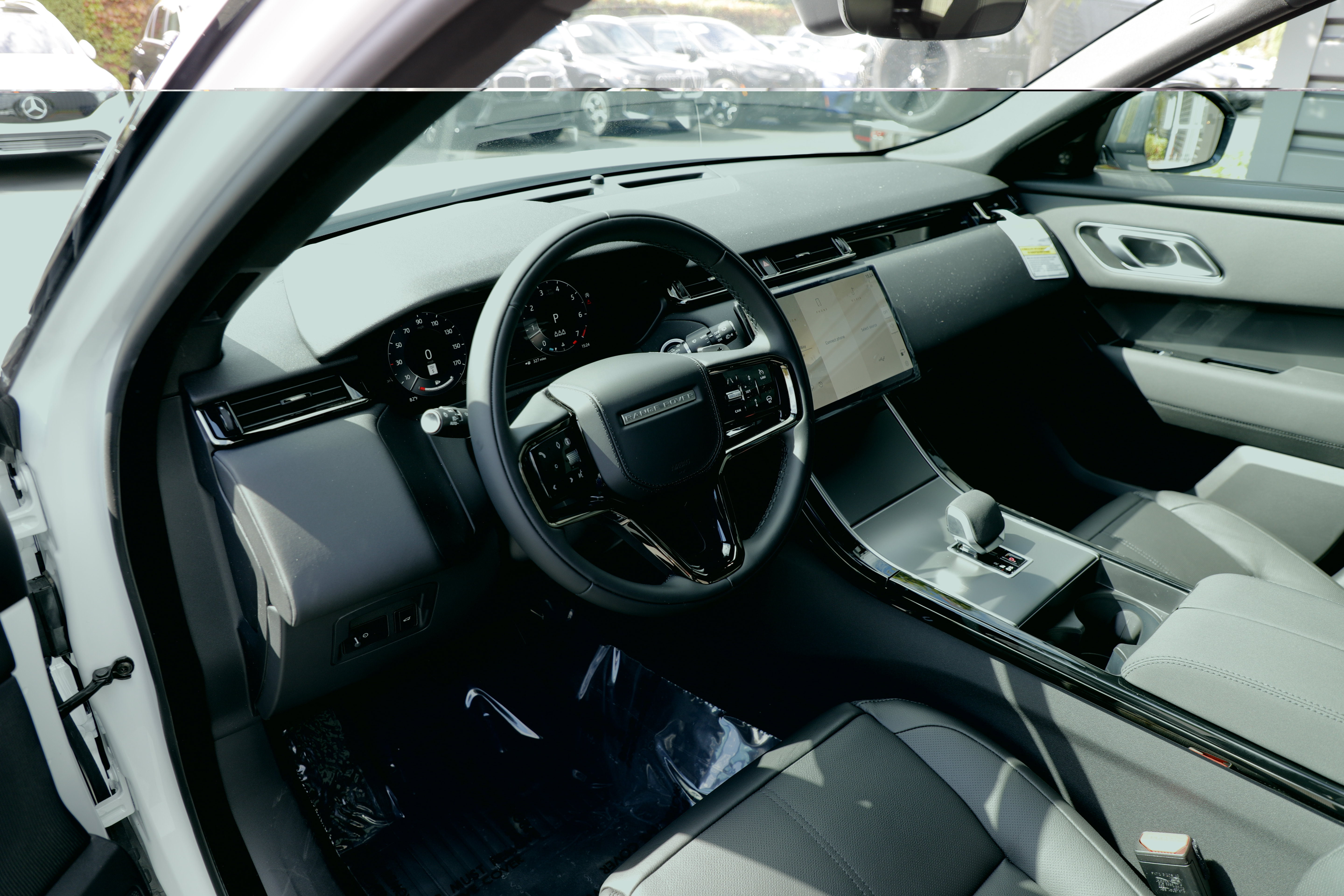 New 2026 Land Rover Range Rover Velar S AWD/4WD image 17