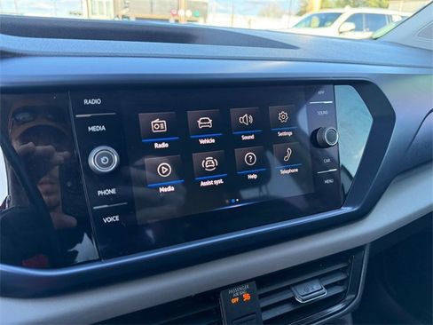 Certified 2022 Volkswagen Taos SE image 12
