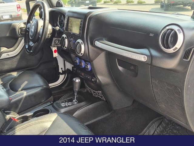 Used 2014 Jeep Wrangler Unlimited Sahara w/ Dual Top Group AWD/4WD image 24
