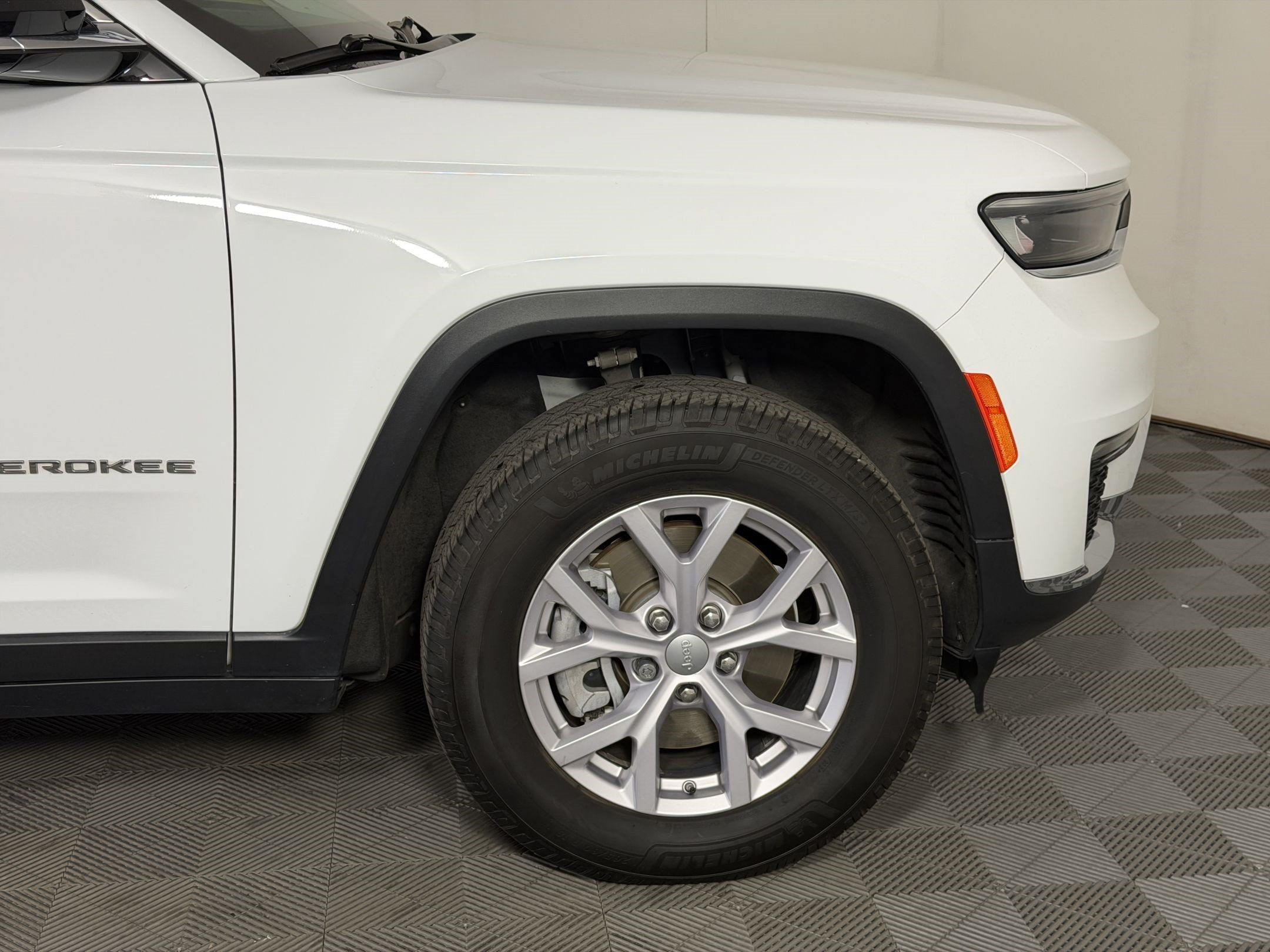 Used 2021 Jeep Grand Cherokee L Limited AWD/4WD image 13