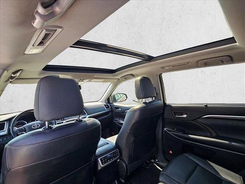 Used 2015 Toyota Highlander Limited Platinum AWD/4WD image 20