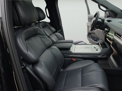 New 2026 Lincoln Navigator Reserve w/ Jet Appearance Package AWD/4WD image 27