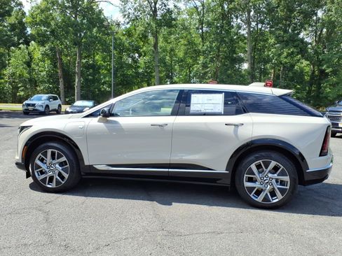 New 2027 Cadillac Optiq Luxury w/ LPO, Floor Liner Package AWD/4WD image 2