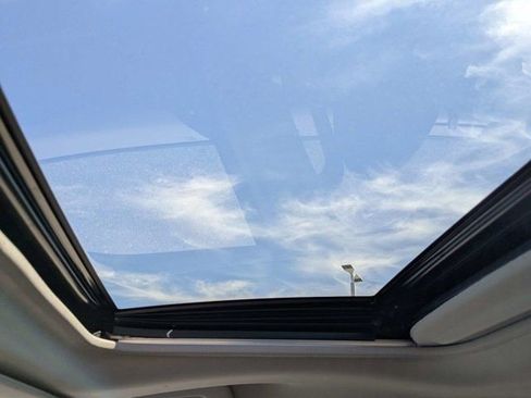 Used 2024 Toyota Sienna XLE FWD image 21