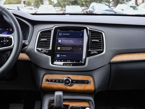 Used 2025 Volvo XC90 B6 Plus image 13