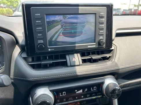 Used 2021 Toyota RAV4 LE AWD/4WD image 9
