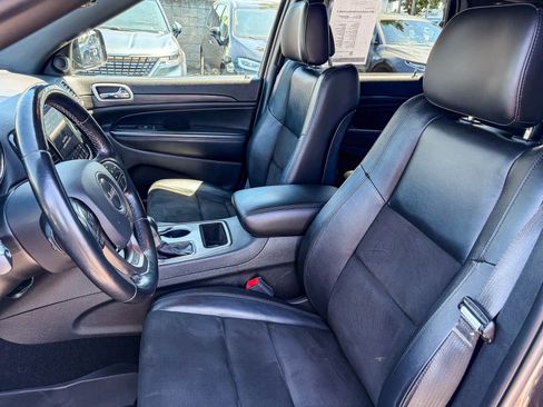 Used 2021 Jeep Grand Cherokee Laredo X AWD/4WD image 16