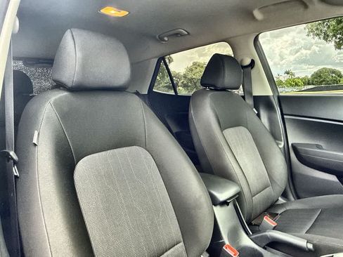 Used 2025 Hyundai Venue SE FWD image 27