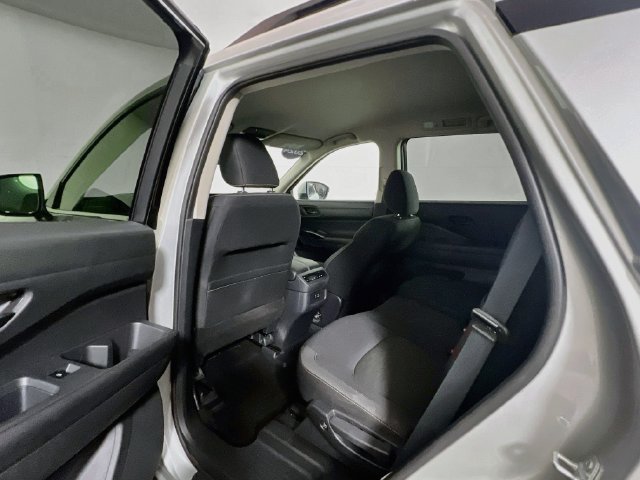 Used 2024 Nissan Pathfinder SV FWD image 14