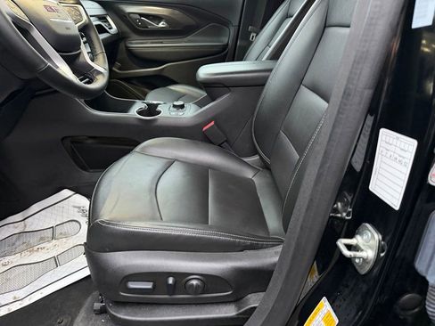 Used 2024 GMC Terrain SLT image 12