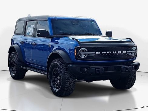 Used 2023 Ford Bronco Wildtrak image 2