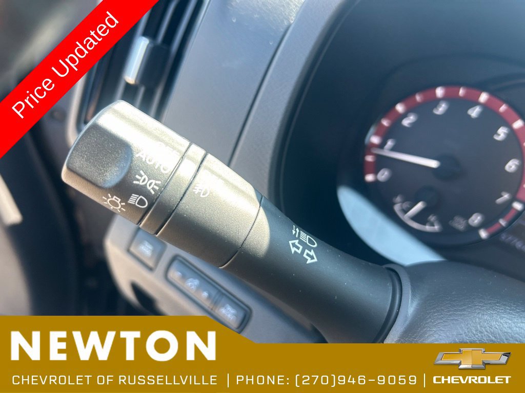 Used 2025 Nissan Frontier 2WD Crew Cab image 16