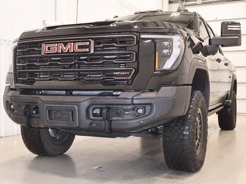Used 2024 GMC Sierra 2500 AT4X w/ AT4X AEV Edition image 5