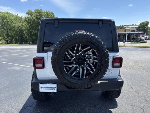 Used 2024 Jeep Wrangler Unlimited Sport AWD/4WD image 9