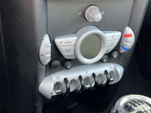 Used 2009 MINI Cooper Hardtop image 18