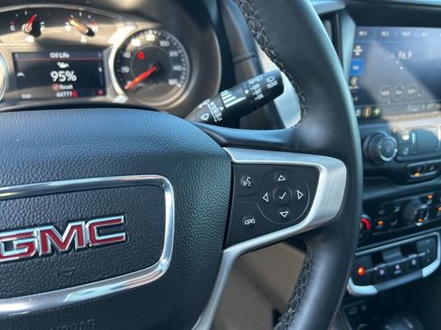 Used 2024 GMC Terrain SLT image 19