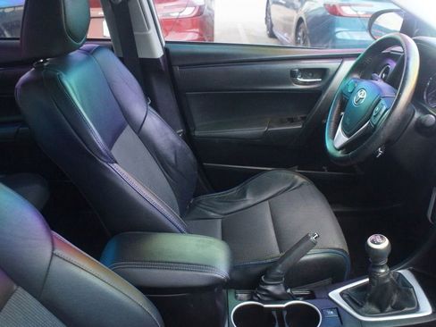 Used 2017 Toyota Corolla SE FWD image 2