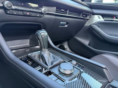 Used 2024 MAZDA MAZDA3 Hatchback w/Premium Plus Pkg image 19