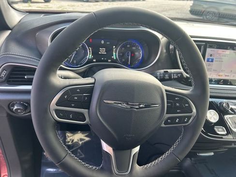 New 2026 Chrysler Pacifica Select image 12