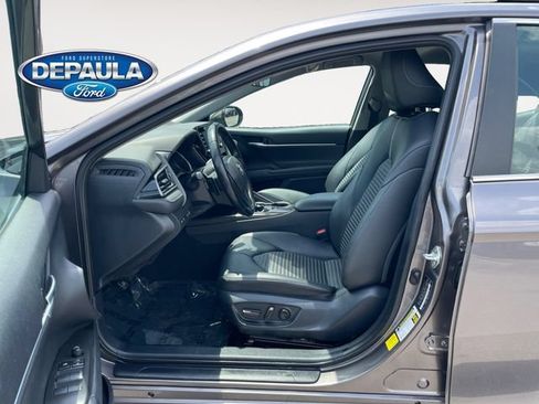 Used 2024 Toyota Camry SE FWD image 11