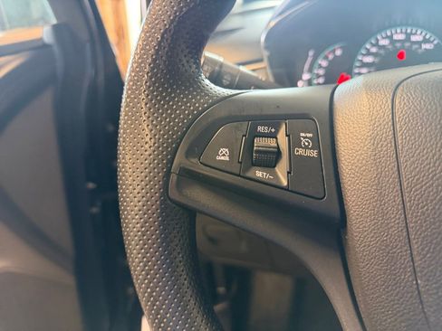 Used 2021 Chevrolet Trax LT FWD image 23