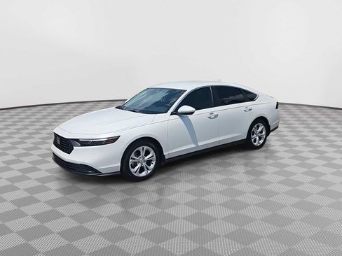 Certified 2025 Honda Accord LX image 4