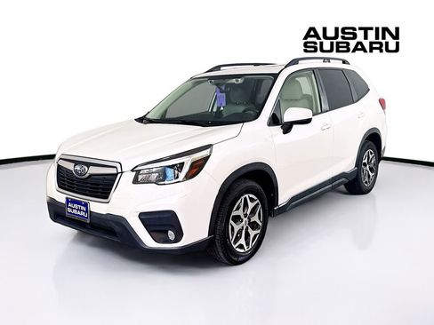 Used 2021 Subaru Forester Premium image 3