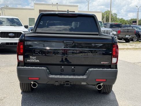 Used 2025 Honda Ridgeline Sport image 6