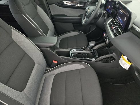 New 2026 Chevrolet TrailBlazer LT w/ LT Cold Weather Package FWD image 16