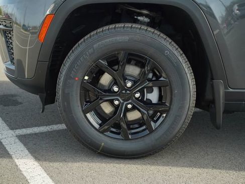 New 2026 Jeep Grand Cherokee Altitude AWD/4WD image 9