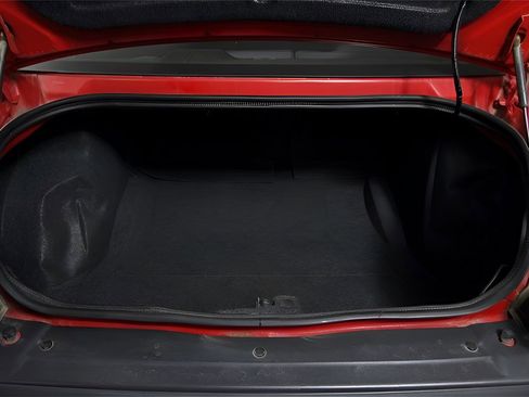 Used 2016 Dodge Challenger SXT image 28