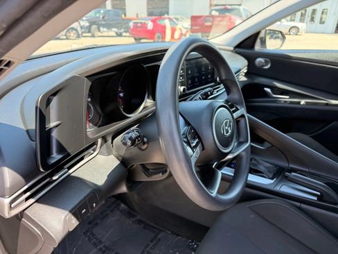 Used 2021 Hyundai Elantra SEL FWD image 17
