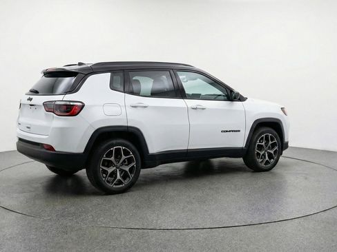 Used 2025 Jeep Compass Limited AWD/4WD image 9