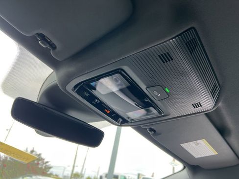 Used 2025 Volkswagen ID.4 Pro image 22