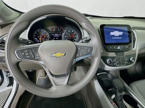 Used 2025 Chevrolet Malibu LT FWD image 11