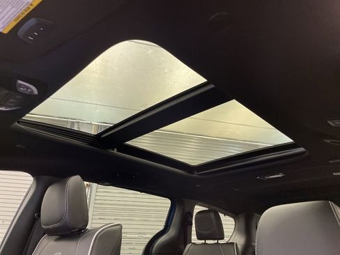 New 2026 Chrysler Pacifica Limited w/ Uconnect Theater Family Group image 16