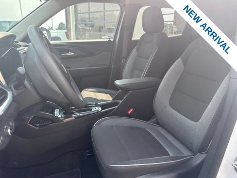 Used 2022 Chevrolet TrailBlazer LT AWD/4WD image 16