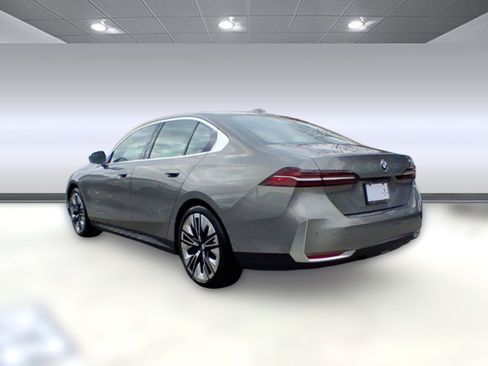 Used 2026 BMW 530i w/ Premium Package RWD image 2