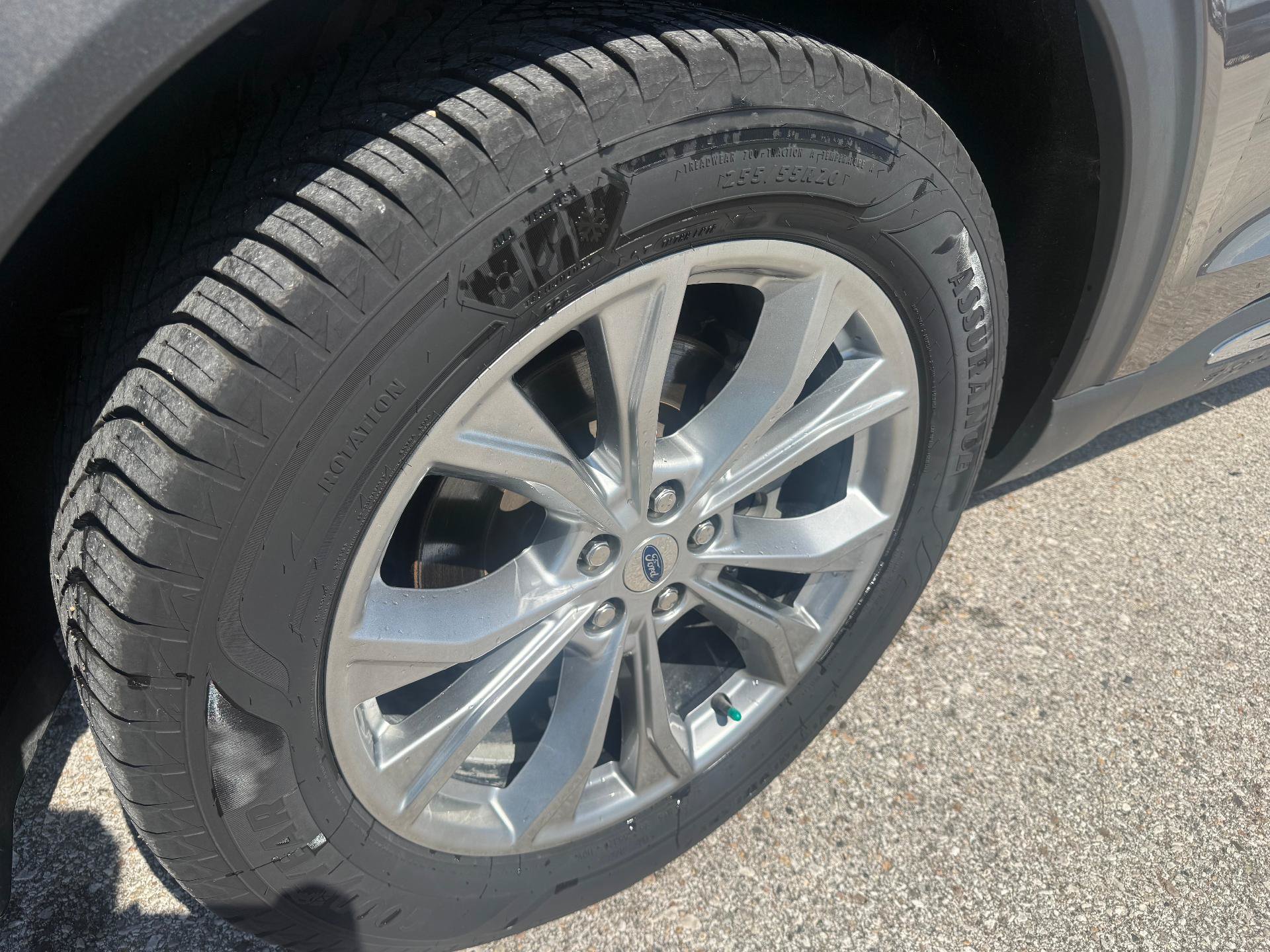 Used 2021 Ford Explorer Limited w/ Equipment Group 301A AWD/4WD image 19