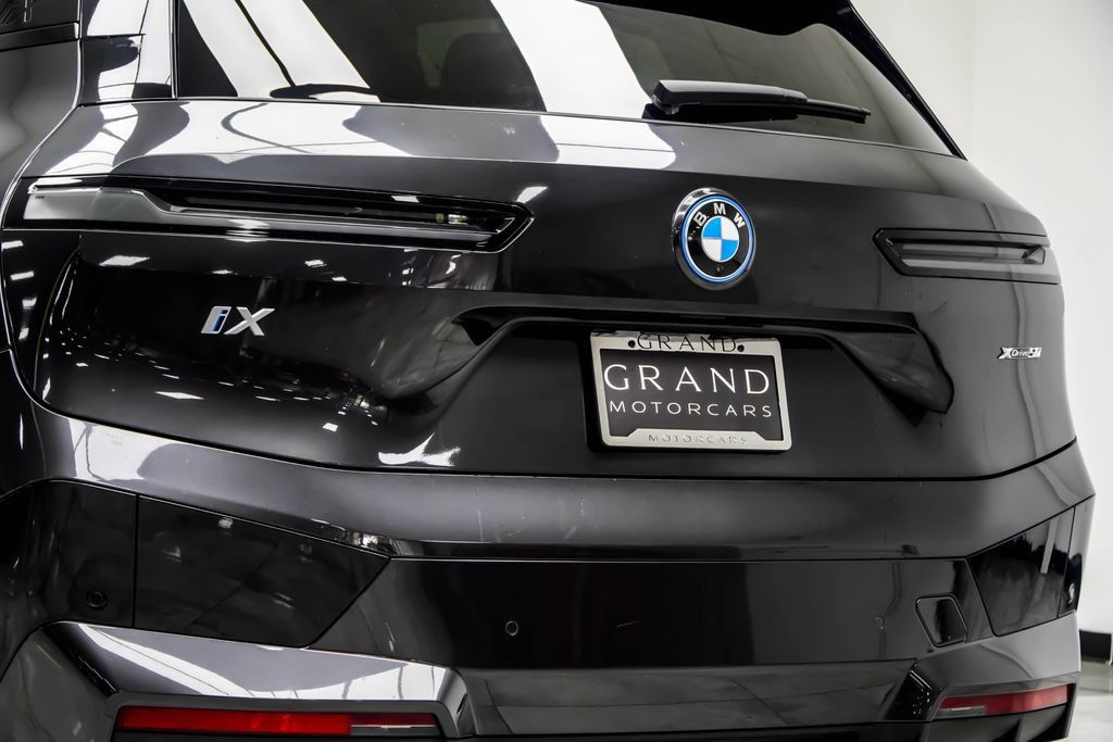 Used 2024 BMW iX xDrive50 w/ Sport Package AWD/4WD image 21