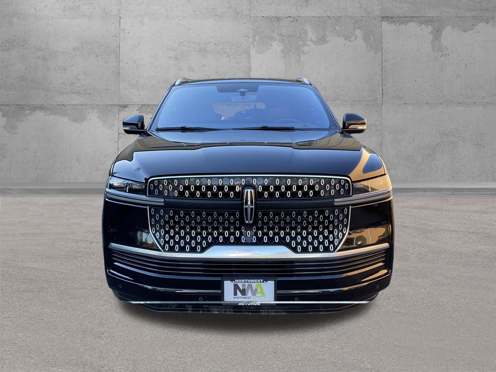 Used 2025 Lincoln Navigator Reserve AWD/4WD image 5