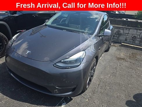 Used 2022 Tesla Model Y Performance AWD/4WD image 3