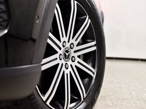 Certified 2025 Mercedes-Benz GLE 450e 4MATIC image 9