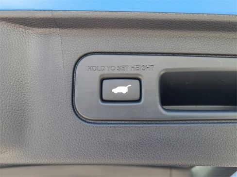 Used 2025 Honda Pilot TrailSport image 13