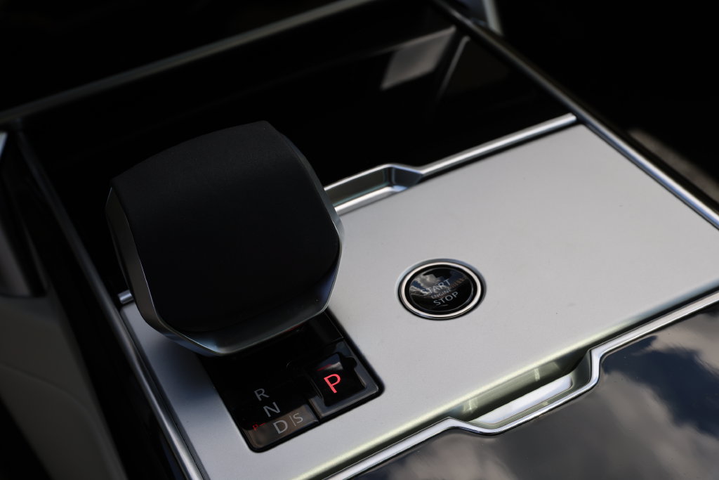 New 2026 Land Rover Range Rover SE AWD/4WD image 32