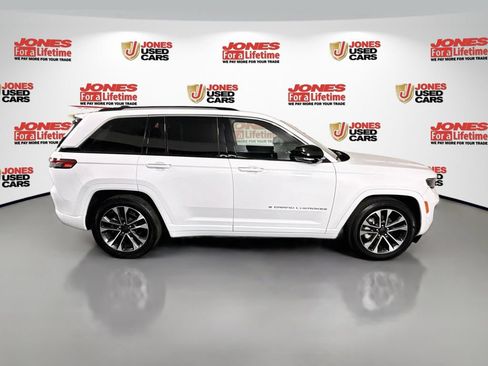 Used 2023 Jeep Grand Cherokee Overland w/ Luxury Tech Group IV AWD/4WD image 20