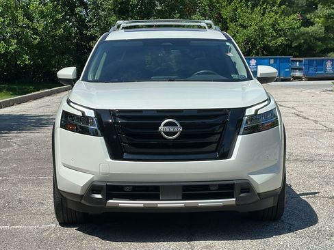 Certified 2024 Nissan Pathfinder SL w/ SL Premium Package AWD/4WD image 3