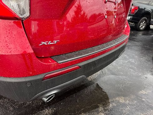 Used 2024 Ford Explorer XLT w/ Equipment Group 202A AWD/4WD image 11